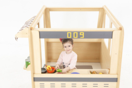 Houten camper met luifel