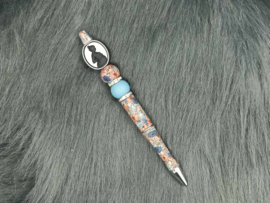 pen zwangere achtegrond grijs
