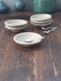 6 diepe bordjes, beige