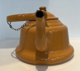 Emaille  oranje/ beige  keteltje