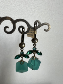 Oorhangers groen Daily Desire, Konplott