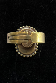 Ring rood ovaal, Dimitriadis