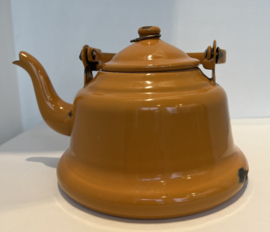 Emaille  oranje/ beige  keteltje