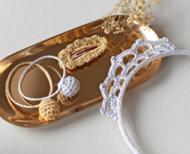 Haarset Grochet gold, Global Affairs