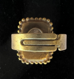 Ring rood rechthoekig, Dimitriadis