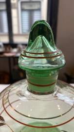 Oud karafje van groen glas