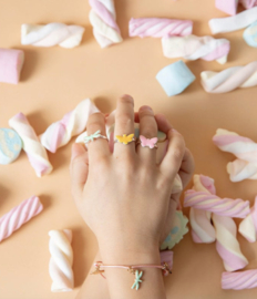 Armbandje Vlinders, Global Affairs