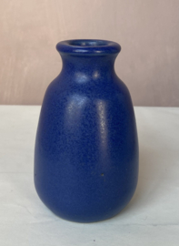 Oud kobalt blauw ‘Ronuk’ vaasje