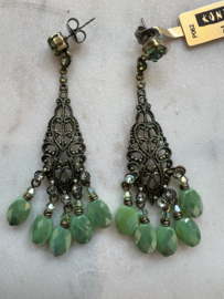 Oorstekers groen Daily Desire, Konplott