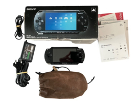 PSP 1004 Black + Tasje (Playstation Portable) (BOXED) (07) (TWEEDEHANDS)