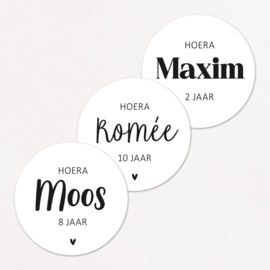 Stickers op maat | Hoera + naam + leeftijd | 10 stuks