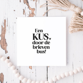 Dubbele kaart | Een kus door de brievenbus