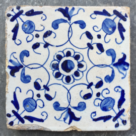 A ornament tile with flowers