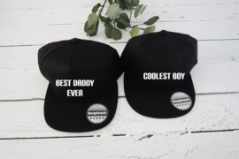 Twinning set Snapback pet met naam of tekst voor kind en papa of mama