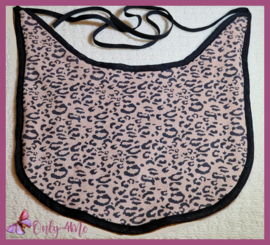 Slabber met tonnetje roze met zwarte biasband € 19,95