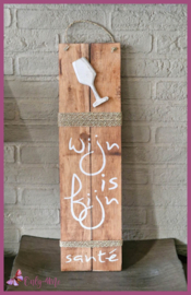 Houten bord "Wijn is  fijn" € 16,99