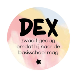 Traktatie sticker met naam | Zwaait gedag | Stoer