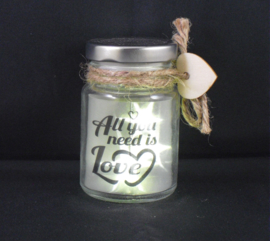 Potje met led-sterretjes; all you need is love