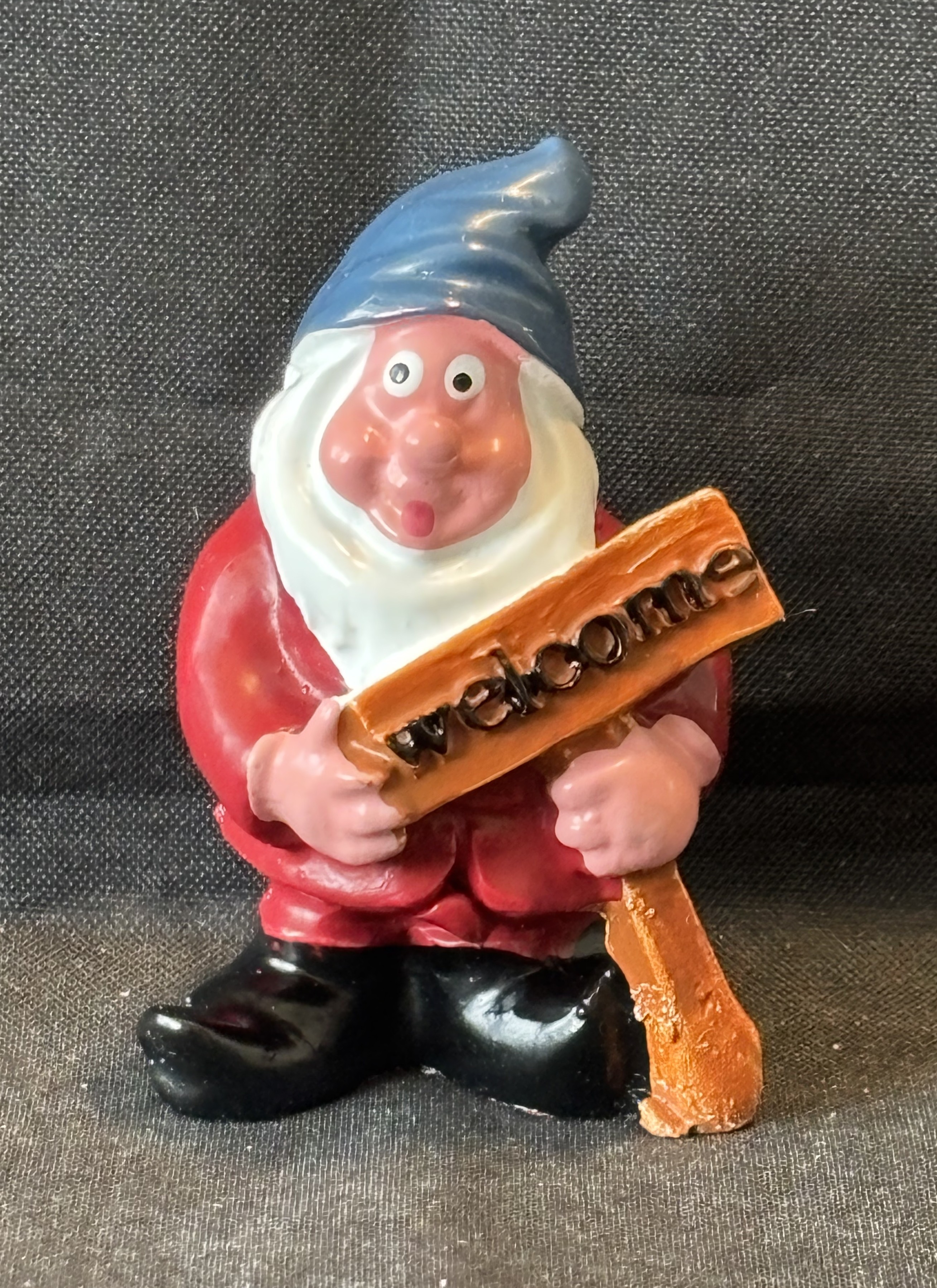 Kabouter met welcome bord