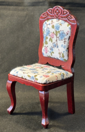 Klassieke eetkamerstoel met bloemenpatroon