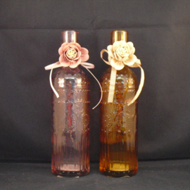 Glazen fles, met decoratiebloem, geel