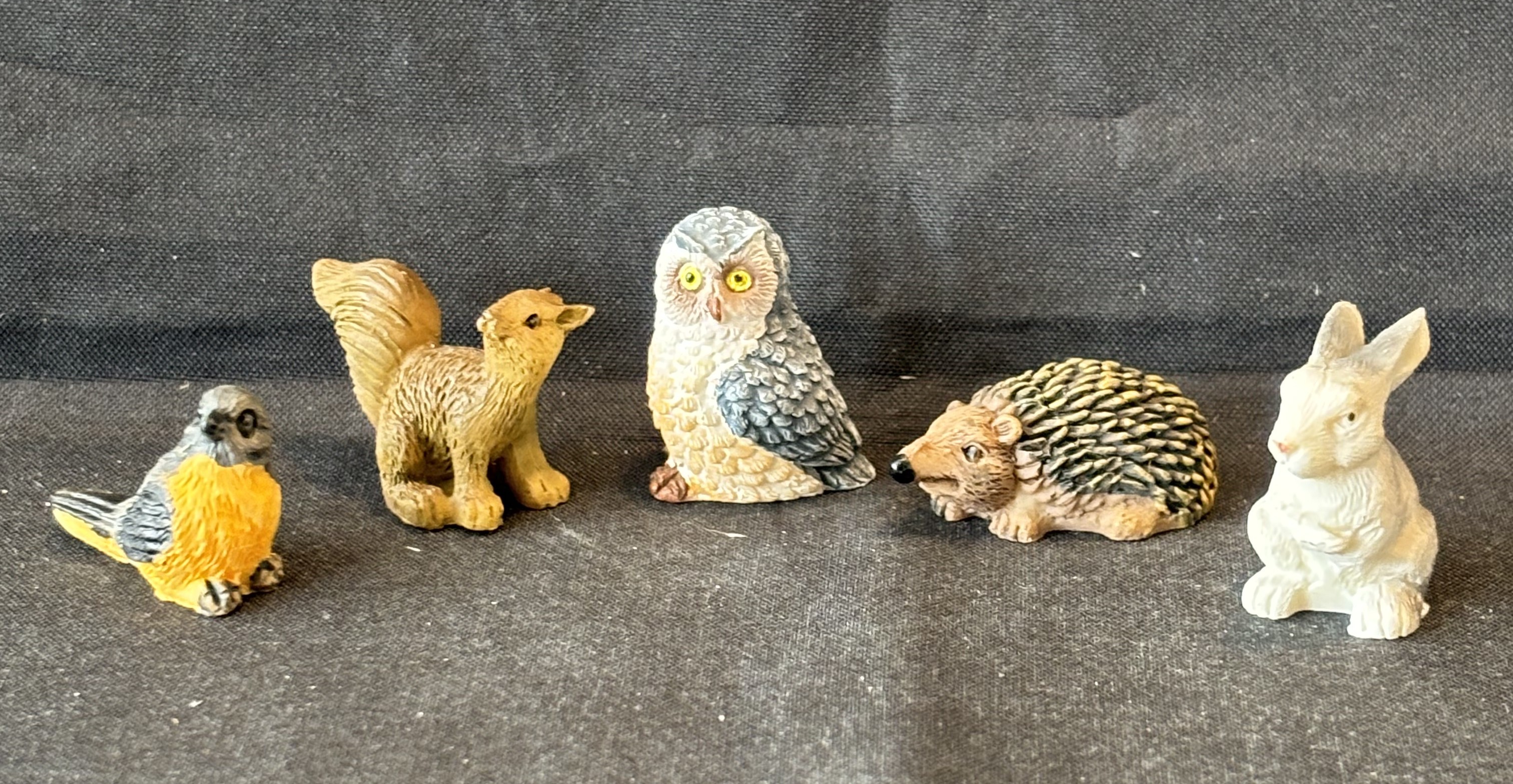 Set met 5 dieren; egel, uil, konijn, eekhoorn, vogel