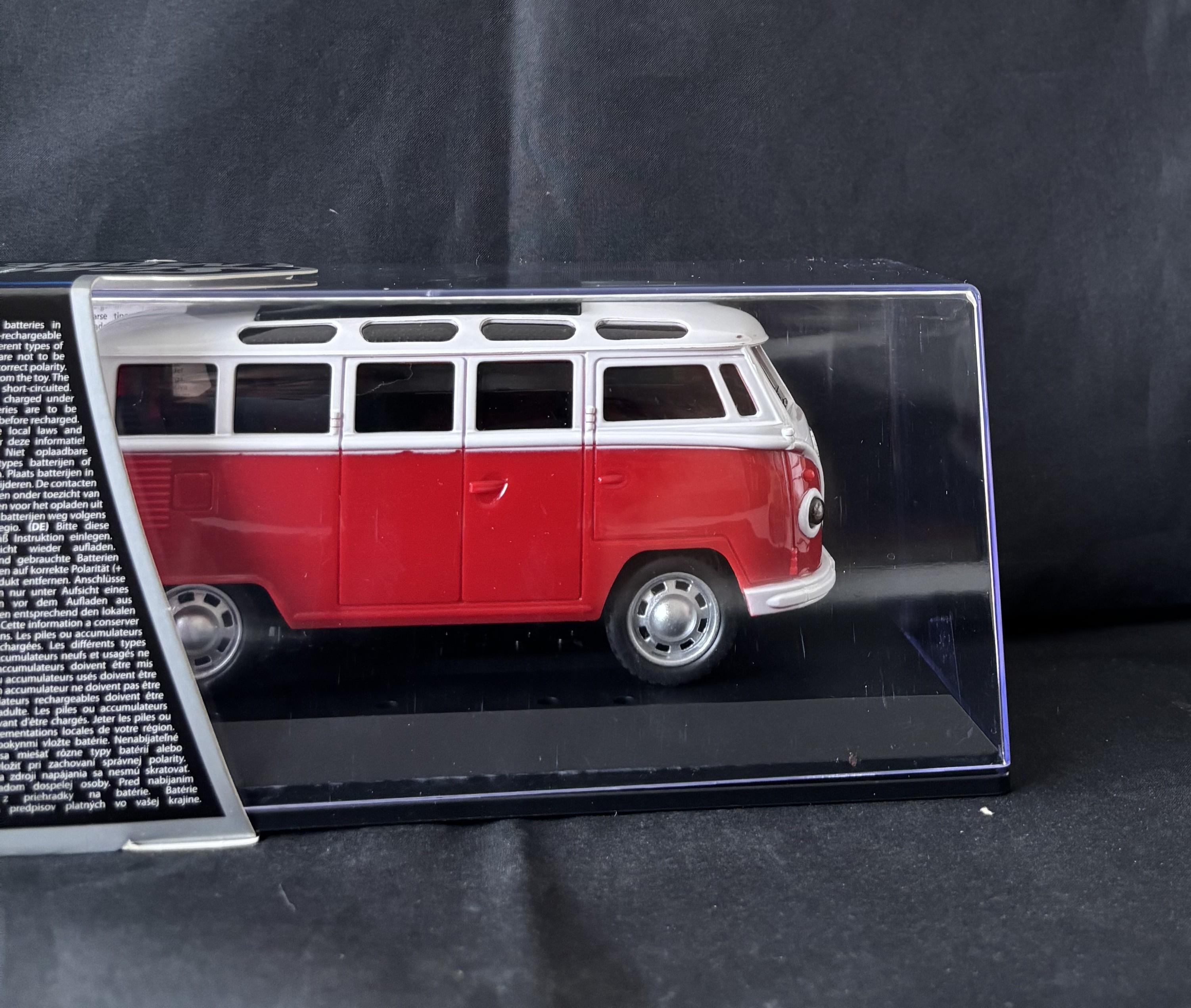 Retro bus, rood, met licht en geluid, Toi Toys