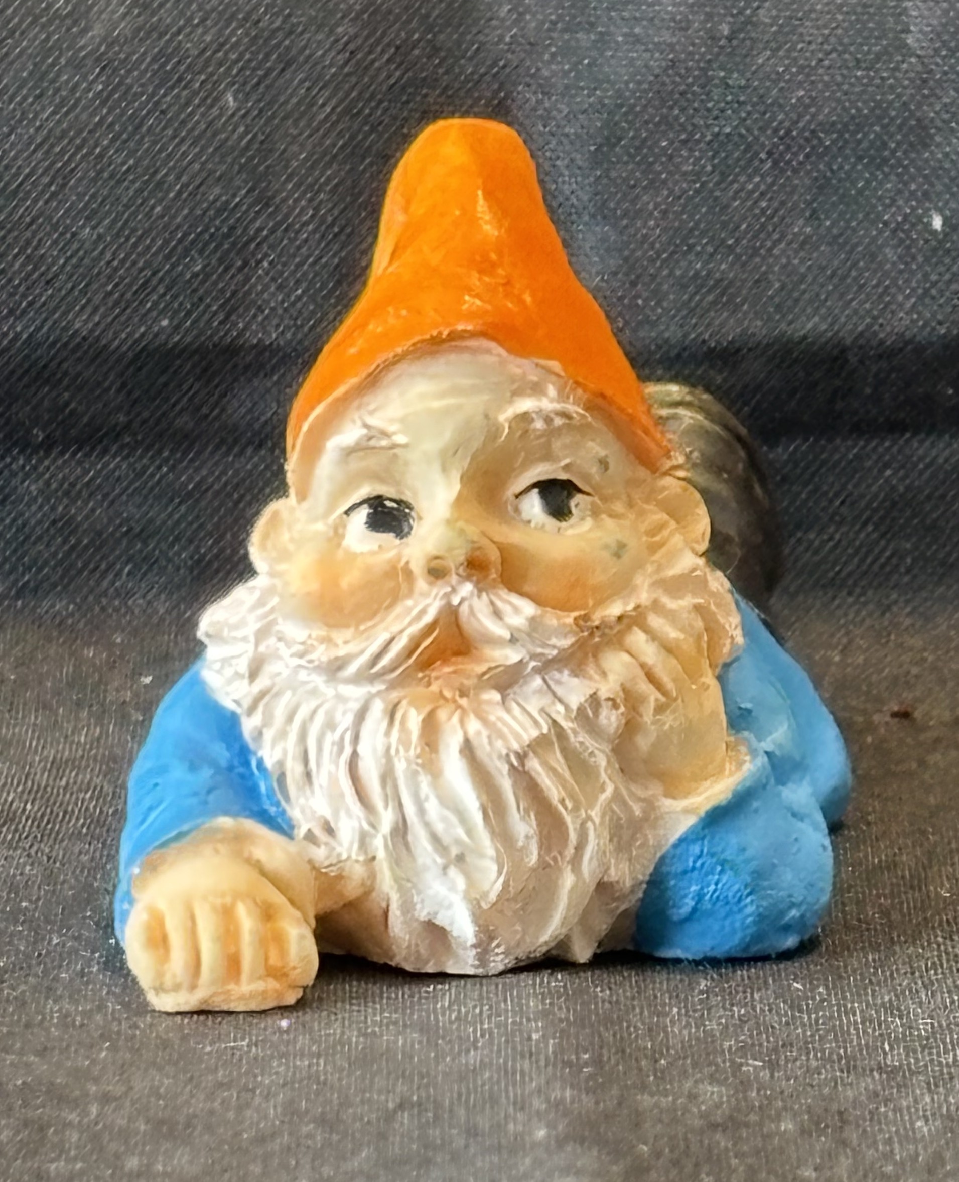 Buikliggende kabouter