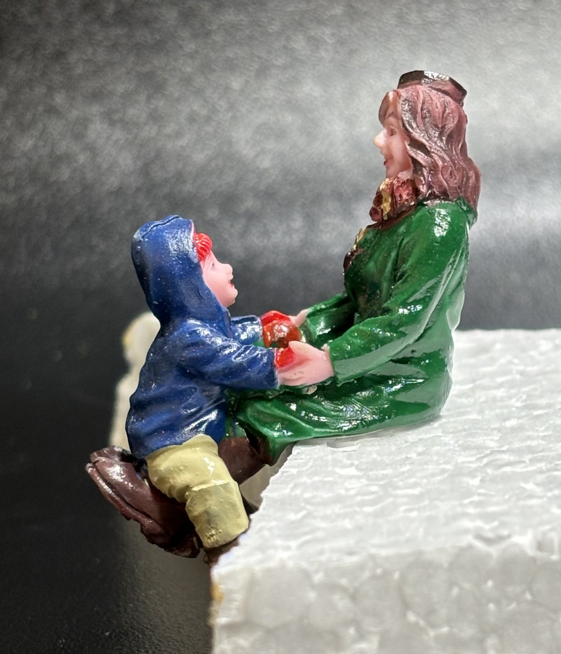 Bench figures, 52364