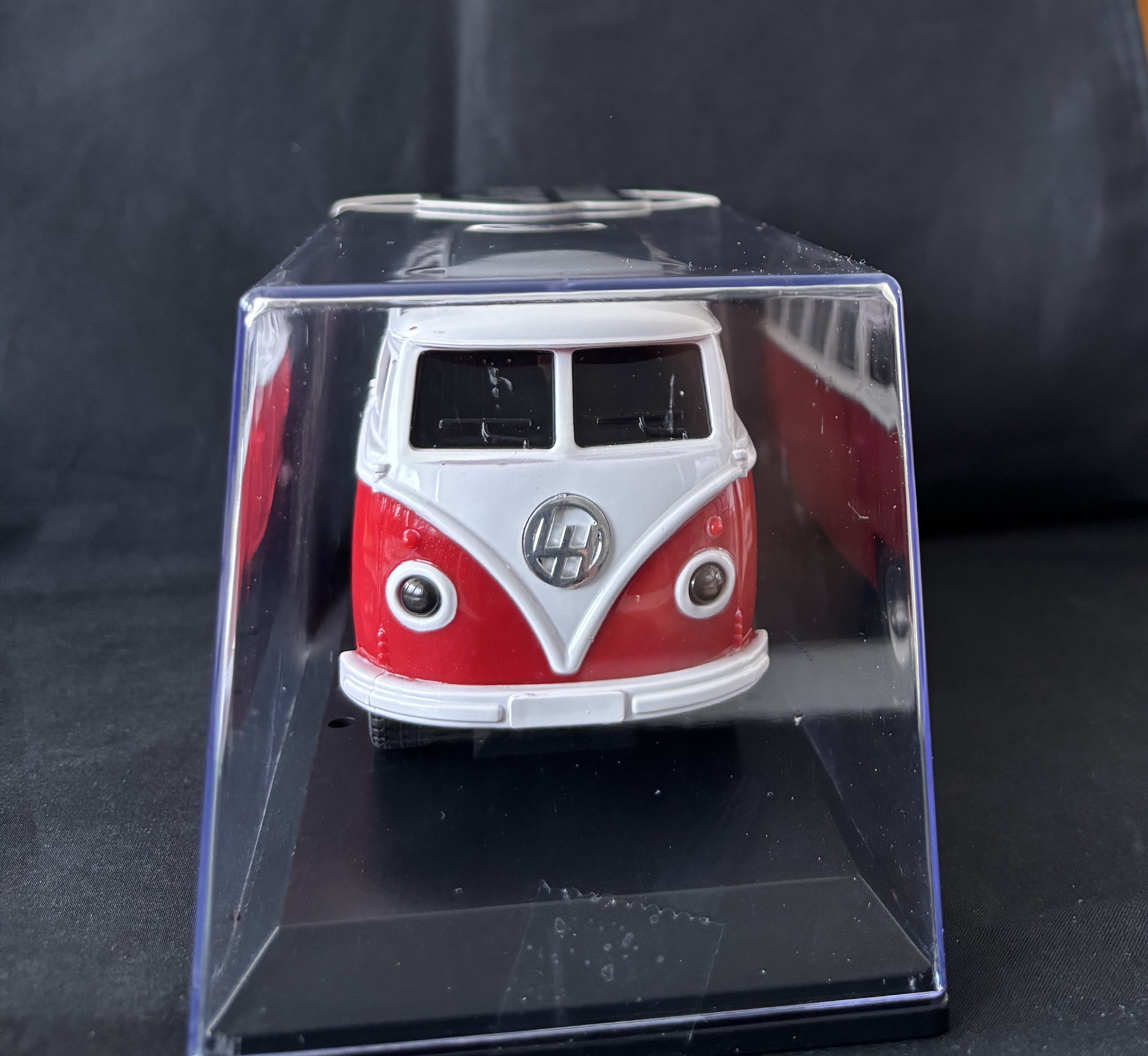 Retro bus, rood, met licht en geluid, Toi Toys