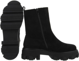 Booties - enkellaarzen - grove zool - zwart suedine - korte laarzen - bikerboots