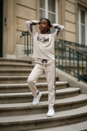 Beige meisjes joggingpak met panterdetails – sportief en trendy