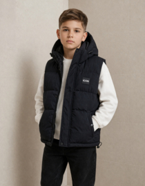 Zwarte jongens bodywarmer met capuchon – warme bodywarmer