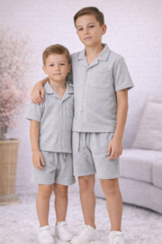 Grijze jongens zomer set met knoopshirt en short – luchtige outfit