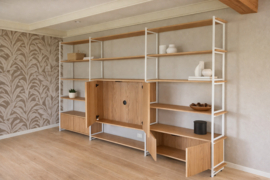 Maatwerk kastenwand van eikenhout & staal