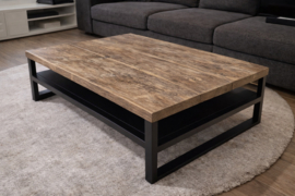 Massief oud eiken salontafel met stalen frame