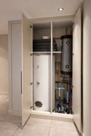 Maatwerk kastenwand met geïntegreerde warmtepomp en garderobe