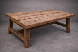 Massief oud eiken salontafel met houten onderstel