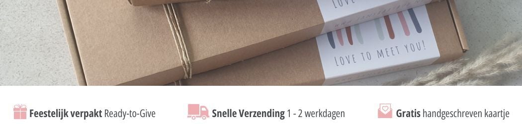 De cadeauboxen van Jans Babybox hebben een feestelijk verpakking, snelle verzending en altijd een gratis kaartje