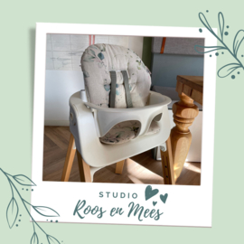 Stokke Steps kussenset - decoratiestof - eucalyptus bladeren met roze en mauve accenten