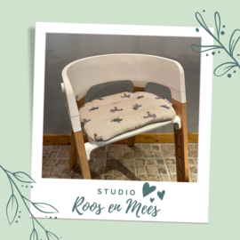 Stokke Steps los zitkussen - decoratiestof - jungle dieren in vliegtuigen