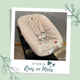 Tripp Trapp newbornset hoes - mix - decoratiestof kippen en wafelstof zand mét bijpassende gordelhoesjes