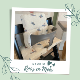 Stokke Steps los zitkussen - decoratiestof - jungle dieren in vliegtuigen