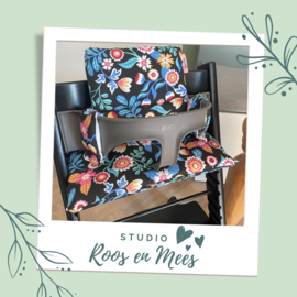 Tripp Trapp kussenset - katoen - bloemen Sandra zwart en blauw