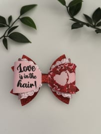 Love is in the hair. Rood/roze