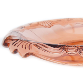 Grote schaal van roze glas