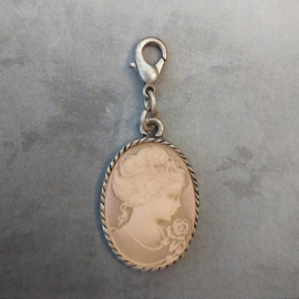 Biba ketting hanger camee beige