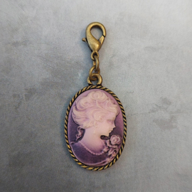 Biba ketting hanger camee paars