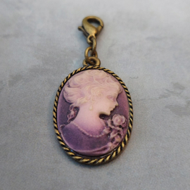 Biba ketting hanger camee paars