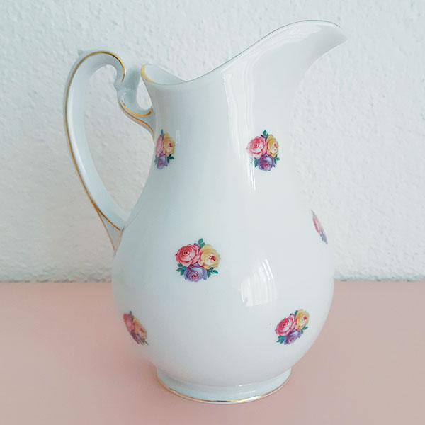 Melkkan met bloemen